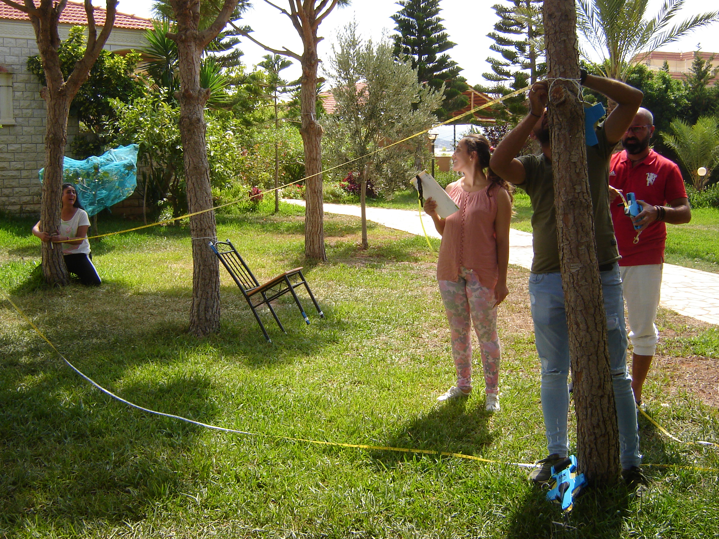 Dry practical 3D surveying exercise in the classrooms garden